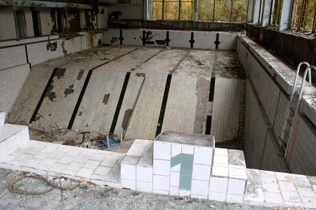 Schwimmbad-Ruine