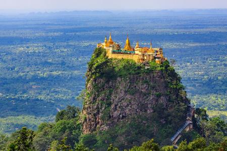 Gleicht das buddhistische Kloster in Thailand einer goldenen Krone, rankt sich um Taung Kalat die Legende von 37 gequälten G...