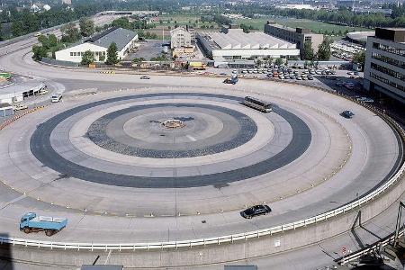 Mercedes Einfahrbahn