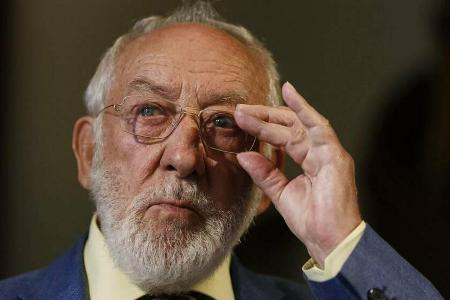 Wegen Corona: Dieter Hallervorden hat das Ensemble seines Kabaretts 