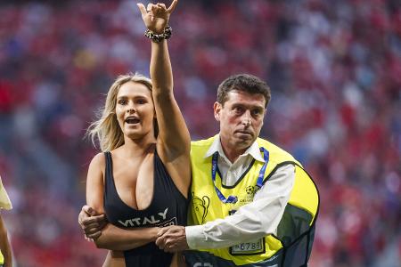 Nicht nur im Fußball gab es in den letzten Jahren unverhofft nackte Haut zu sehen. Auch in anderen Sportarten rückten kurzze...