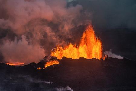 Vulkanausbrüche weltweit: Spektakuläre Bilder aus dem Erdinneren