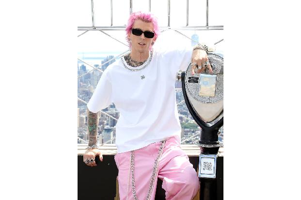 So eine Ehrung wird nicht jedem zuteil: Machine Gun Kelly hat seinen eigenen Feiertag. Der Rapper wuchs zeitweise in Cleveland auf und fühlt sich der Stadt verbunden. Dort wurde der 13. August jetzt kurzerhand zum Machine Gun Kelly Day erklärt.