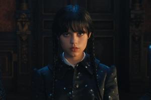 "Wednesday"-Trailer verspricht düsteren Humor und eiskalte Händchen