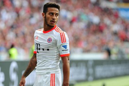 Thiago-Debüt beim FC Bayern: Diese Elf stand auf dem Platz - Am 17. August 2013 - also vor genau neun Jahren - gab einer der besten Techniker in der Vereinsgeschichte sein Debüt für den FC Bayern. Beim 1:0-Auswärtssieg gegen Eintracht Frankfurt lief Thiago erstmals für den Rekordmeister auf. In den folgenden sieben Jahren folgten sieben deutsche Meisterschaften und ein Champions-League-Sieg. Diese Elf stand 2013 im ersten Spiel mit Thiago auf dem Rasen: