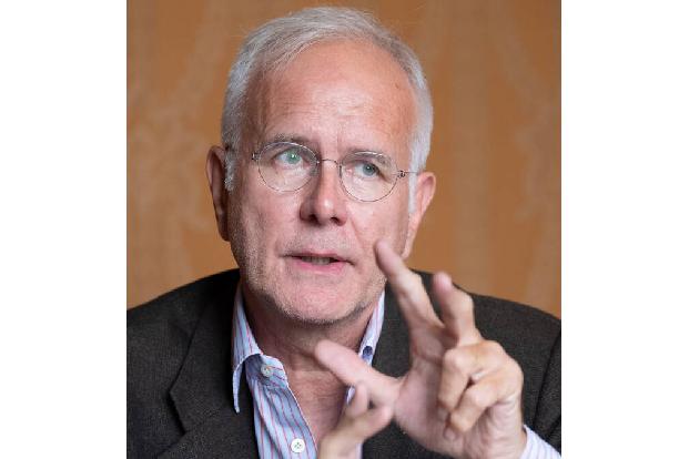 Dabei hatte Harald Schmidt auf dem Höhepunkt seiner Karriere Fernsehgeschichte geschrieben — als erster Talker importierte er die Late-Night-Show nach Deutschland, nachdem er zuvor bereits im TV und im Kabarett erfolgreich war.