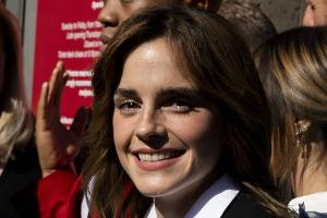 Ihr Haar wird immer kürzer: Emma Watson überrascht mit neuem Look