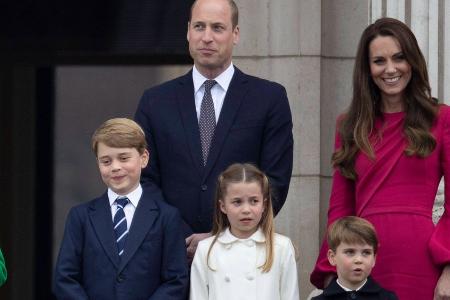 Economy Class! Herzogin Kate fliegt mit zwei Kindern nach Schottland