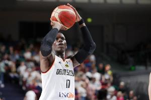 Mit Rückkehrer Schröder: Basketballer schlagen Schweden