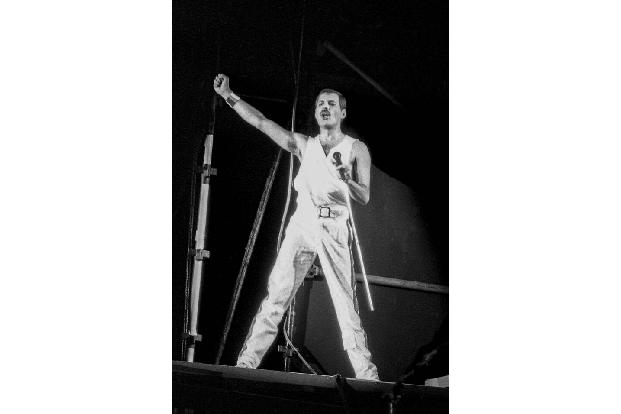 Brasilien ist ein großes Land, und entsprechend groß sind auch die Menschenmengen, wenn Superstars vorbeischauen. 1981 traten Queen im Estádio do Morumbi in São Paulo vor 131.000 Zuschauer*innen auf.