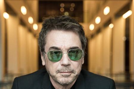 Eine ganz andere Dimension erreichen Gigs, wenn sie keinen Eintritt kosten. Als Jean-Michel Jarre 1997 zur 850-Jahr Feier der russischen Hauptstadt in Moskau auftrat, wollten ihn mehr als 3,5 Millionen Menschen sehen. Die gleiche Menschenmenge…