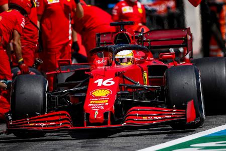 WM-Träume geplatzt? So lief der Ferrari-Absturz in der F1 - Nach einem starken Saisonstart reiften bei Ferrari die Träume vom ersten WM-Titel seit 2007. Doch in den Rennen vor der Sommerpause verspielten die Scuderia und ihr Frontmann Charles Leclerc die große Chance - und gaben dabei teilweise ein peinliches Bild ab. So lief der Ferrari-Absturz: