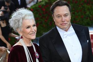 Elon Musk lässt seine Mutter "in der Garage" übernachten