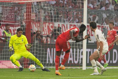 FC Bayern vs. Gladbach: Noten und Einzelkritik - Im Topspiel des 4. Spieltages empfing der FC Bayern am Samstagabend Borussia Mönchengladbach. In einem packenden Duell lieferten sich die beiden Spitzenklubs bis zum Ende einen heißen Fight. Spielerisch überlegene Münchner kamen gegen leidenschaftlich verteidigende Fohlen letztlich nur zu einem 1:1. Alle Akteure in der Einzelkritik: