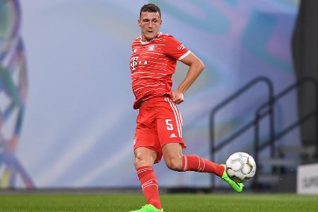 ABWEHR: Benjamin Pavard - Note: 2,5 - Gewährte Pléa mitunter etwas zu viel Raum auf der Außenbahn. Verhinderte im Nachsetzen aber meist, dass es wirklich gefährlich wurde. Schaltete sich anfangs nur selten vorne mit ein. Nach der Pause fast ständig mit im Angriff. Bot dort dann viele gute Einfälle an.