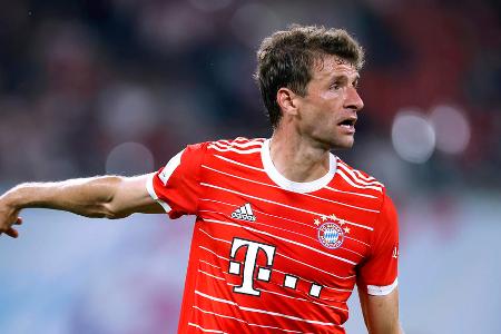 Thomas Müller - Note: 3,0 - Schaffte es teilweise aus dem Nichts, brenzlige Situationen heraufzubeschwören. Leitete schon die Top-Chance für Sané ein (30.), sein brillantes Zuspiel auf Mané wurde wegen einer Abseitsstellung nicht mit einem Assists belohnt. Übernahm im Pressing die Rolle das Taktgebers, fand aber nicht immer das optimale Timing beim Anlaufen.