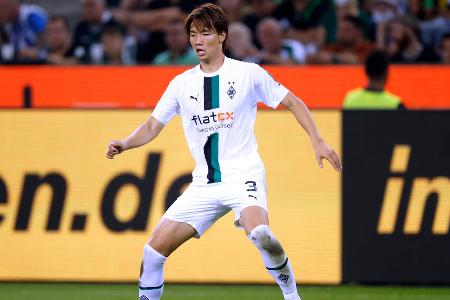 Ko Itakura - Note: 2,5 - War über weite Strecken der erhoffte Stabilisator in der Gladbacher Defensive. Orientierte sich an Mané und war in vielen Aktionen eng dran am Top-Angreifer. Verhinderte gegen Sané mit vollem Einsatz wohl einen sicheren Gegentreffer (33.). Vorne nach Ecke einmal gefährlich (60.).