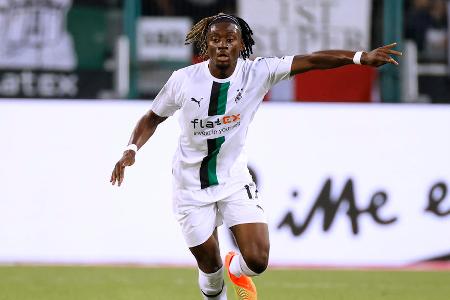 Kouadio Koné - Note: 1,5 - Verzeichnete im Zentrum wiederholt wichtige Ballgewinne, mit denen er selbst Konter einleitete. Hielt auch sonst defensiv stark dagegen und stopfte viele Löcher. Gerade in den Bodenduellen vor der Pause eine der besten Zweikämpfer auf dem Platz. Mit seinem fehlerarmen Spiel ein ganz wichtiger Faktor für Gladbach.