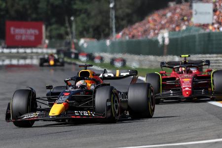 Noten und Einzelkritik zum Belgien-GP der Formel 1 - Mit einer absoluten Gala krönt sich Max Verstappen zum Champion von Belgien. Der Red-Bull-Pilot deklassierte in Spa-Francorchamps die Konkurrenz und macht damit den nächsten Schritt in Richtung WM-Titel. Vier Fahrer enttäuschten dagegen und kassierten die Note 5, darunter Mick Schumacher. Alle Formel-1-Stars in der Einzelkritik: