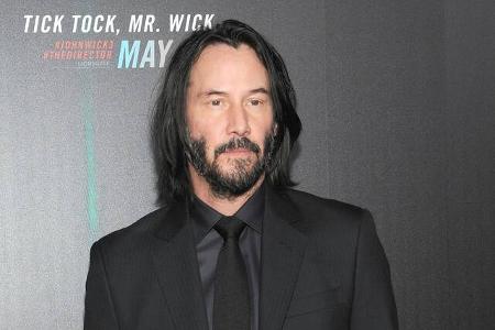 Keanu Reeves hat sich seinen Ruf als nettester Mann Hollywoods längst verdient. Aber nun kam heraus, dass auch Überraschungsauftritte bei Hochzeiten zu den Wohltaten gehören, die er anderen Menschen s ...
