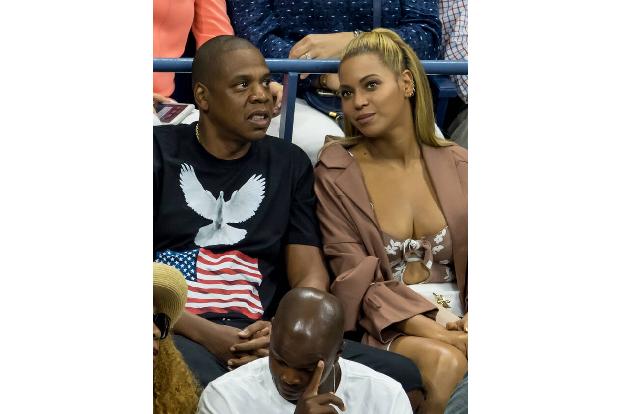 …exklusiven Portofino in Italien wurde von Beyoncé und ihrem Mann Jay-Z überrascht, die dort gerade Urlaub machten und eigentlich nur eine Kirche besichtigen wollten, als sie sich mitten in einer Trau ...
