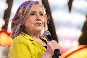 Aus Solidarität mit Sanna Marin: Hillary Clinton postet Tanzfoto