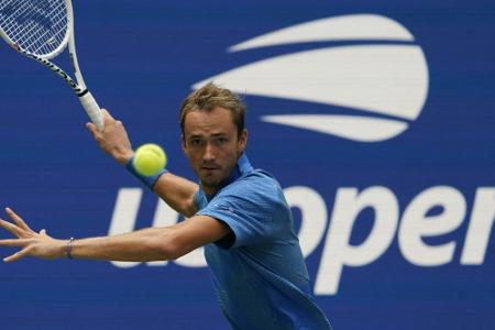 Titelverteidiger Medwedew weiter - Tsitsipas raus