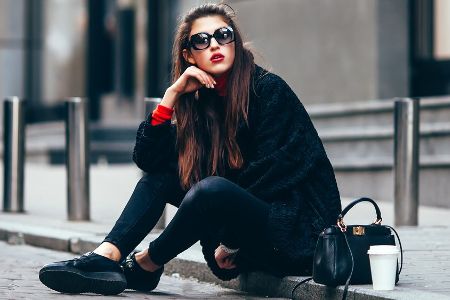 Slides, Slippers, Sneakers: Die Stars lieben es flach