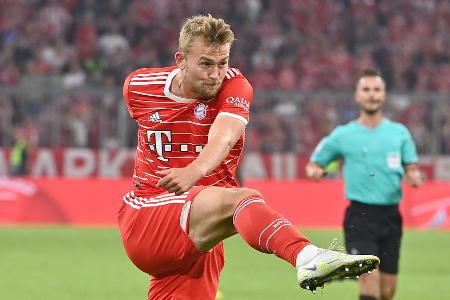 Matthijs de Ligt - Note: 2,5 - Ließ in den meisten Zweikämpfen nichts anbrennen und spielte seine körperliche Überlegenheit voll aus. Stoppte viele Angriffe schon im Mittelfeld und warf sich auch auf der letzten Linie in jeden Ball. Seine einzige Schwäche leistete er sich vor dem abgepfiffenen Gegentor, als Handle ohnehin im Abseits stand.
