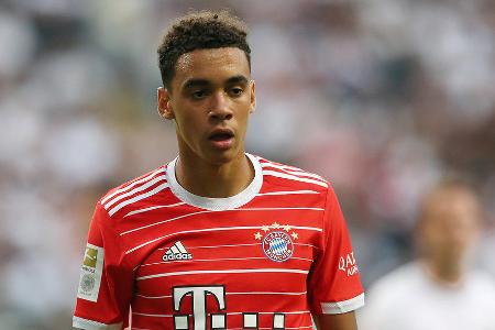 Jamal Musiala (ab 63.) - Note: 2,0 - Stand mit seiner Spielfreude von der ersten Aktion direkt im Mittelpunkt. Hätte seinen ersten Ballkontakt schon fast im Tor untergebracht. Machte es bei der zweiten Torraumszene deutlich besser und netzte nach nicht einmal fünf Minuten zum 4:0 ein (67.). Zeigte sich danach noch mehrfach.