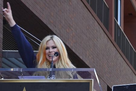 Avril Lavigne mit Stern auf dem Hollywood Walk of Fame geehrt