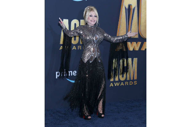 Dolly Parton sang einst über 'Puppy Love' (wörtlich übersetzt 'Welpenliebe'), und liebt nicht nur Country-Musik, sondern auch Tiere. Darum präsentierte sie am Mittwoch (31. August) ihre erste eigene ...