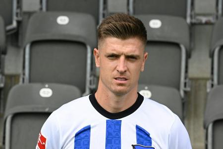 Hertha BSC verleiht Angreifer Piatek nach Italien