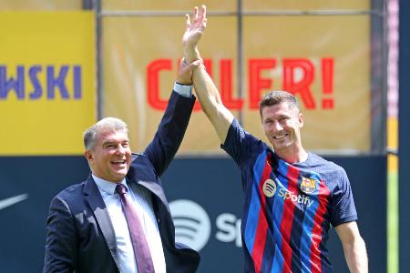 Diese 10 Klubs investierten am meisten - In diesem Transferfenster wurden der Reihe nach Rekorde geknackt. Allen voran die Premier-League-Teams haben sich ihre Neuzugänge mächtig was kosten lassen. Nur der FC Bayern, der FC Barcelona und Paris Saint-Germain halten mit den Engländern Schritt. sport.de zeigt die Top 10 der Vereine, die im Sommer am meisten ausgegeben haben: