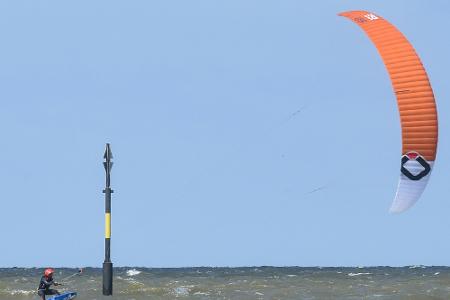 Kitesurferin Leonie Meyer Sport-Stipendiatin des Jahres