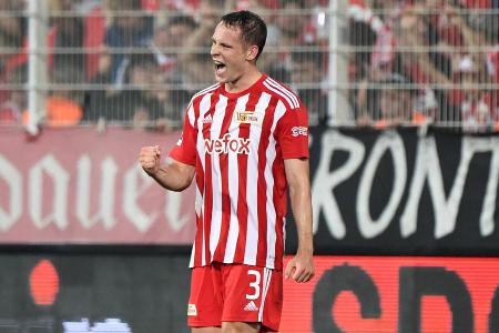 Paul Jaeckel - Note: 3,5 - Verfolgte Mané auf Schritt und Tritt und folgte dem Münchner teilweise auch, wenn sich dieser fallen ließ. Stellte ihn vor der Pause erfolgreich kalt, verlor später aber sichtlich den Zugriff. War dann in der insgesamt starken Union-Kette mitunter ein Schwachpunkt. Am Ball mit einer schlechten Quote.