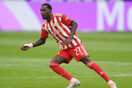 ANGRIFF: Sheraldo Becker (bis 63.) - Note: 2,5 - Setzte seinen überragenden Lauf fort und traf nach Freistoß-Flanke zur frühen Führung für die Eisernen (13.). Hatte ansonsten allerdings nur wenige Szenen. Seine Fehlerquote nahm zudem immer mehr zu. Sorgte deshalb nach seinem Tor nicht mehr für Gefahr. Regte sich trotzdem mächtig über die Auswechslung auf.