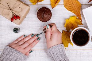 Disco, Two Tone und mehr: So tragen wir diesen Herbst unsere Nägel