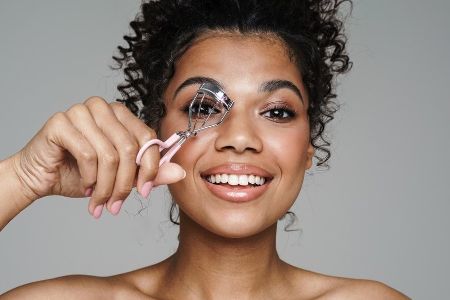 TikTok-Hacks: Das kann man mit der Wimpernzange noch machen