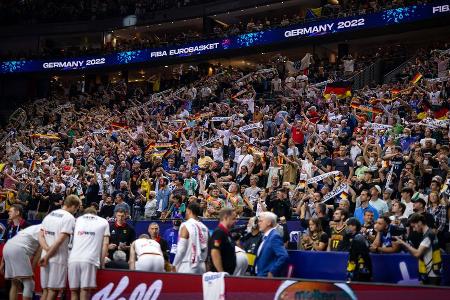 Das Powerranking zur Endrunde der Basketball-EM 2022 - Die Gruppenphase der Basketball-EM hatte es in sich. Dramatik, Stimmung, Highlights und hochklassiger Sport. Die großen Drei in Antetokoumpo, Doncic und Jokic haben ihrem Namen alle Ehre gemacht. Das DBB-Team begeisterte die Arena in Köln und klettert im Powerranking nach oben. Die Türkei, Italien und Frankreich rutschen dagegen ab. Das sind die zehn Top-Teams der K.o.-Phase: