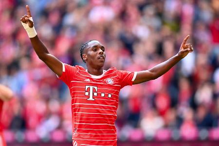 Platz 4: Mathys Tel (FC Bayern) - 17 Jahre, 136 Tage - Im Sommer 2022 investierte der FC Bayern rund 20 Millionen Euro in den jungen Stürmer von Stade Rennes. Nachdem Tel bereits in der 1. Runde des DFB-Pokal traf, gelang ihm am 6. Spieltag gegen den VfB Stuttgart der Führungstreffer für die Münchner. Mit 17 Jahren und 136 Tagen ist er der jüngste Bundesliga-Torschütze in der Geschichte des FC Bayern.
