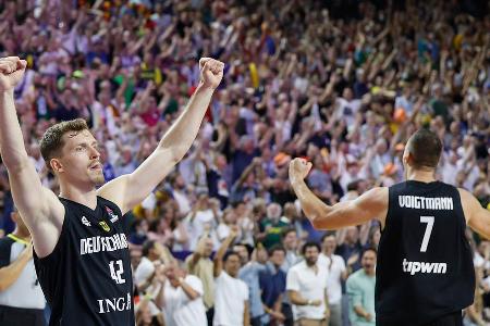 Platz 4: Deutschland (▲1) - Das DBB-Team begeisterte bei der Gruppenphase in Köln. 'Blowout'-Sieg gegen Frankreich, Herzschlagfinale gegen Litauen, Siege gegen Bosnien und Ungarn. Einzig Luka Doncic verhinderte den deutschen Gruppensieg mit seiner Gala-Vorstellung. Die mannschaftliche Geschlossenheit und attraktiver Basketball sorgt für Euphorie bei den Fans. Mit dem Heimvorteil im Rücken könnten Favoriten gestürzt werden.