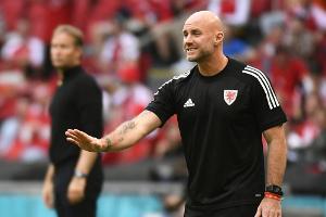 Giggs-Nachfolger: Neuer Vertrag für Wales-Trainer Page