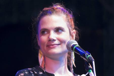 Sarah Nücken: Der Sängerin von Mrs. Greenbird wurde ein Bein amputiert