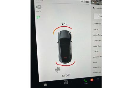 fehlerhafte Umgebungserkennung Tesla