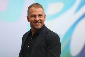 Flick drückt Basketballern "fest die Daumen"