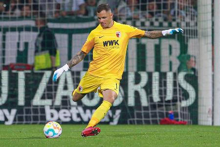 FC Augsburg - TOR: Rafal Gikiewicz - Note: 1,0 - War ein überragender Rückhalt für seine Farben und der Schlüssel zum Sieg. Nahm Mané in brillanter Manier den Ball vom Fuß (13.). Hielt gegen Sané ebenfalls zweimal sensationell (17., 73.). In der Nachspielzeit rettete sein phänomenaler Doppelreflex den Sieg. Mann des Spiels!
