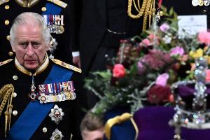 König Charles' letzte Worte an seine Mutter, die Queen