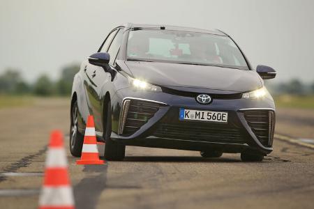 Toyota Mirai, Frontansicht, Slalom