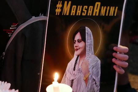 Zahlreiche Stars machen auf das Schicksal von Mahsa Amini aufmerksam